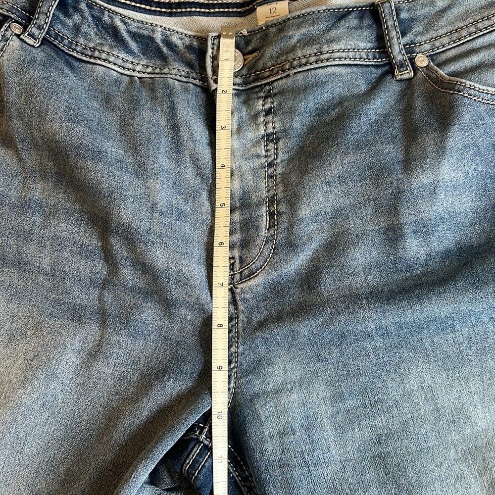 CATO // CROPPED STRAIGHT CURVY FIT JEANS - Picture 10 of 10